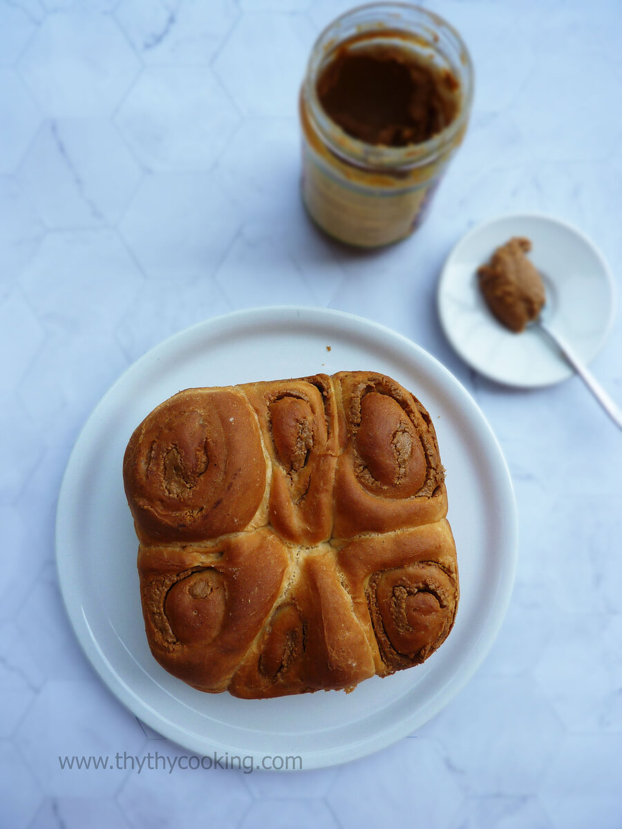 BÁNH MÌ HOA CÚC BƠ ĐẬU PHỘNG