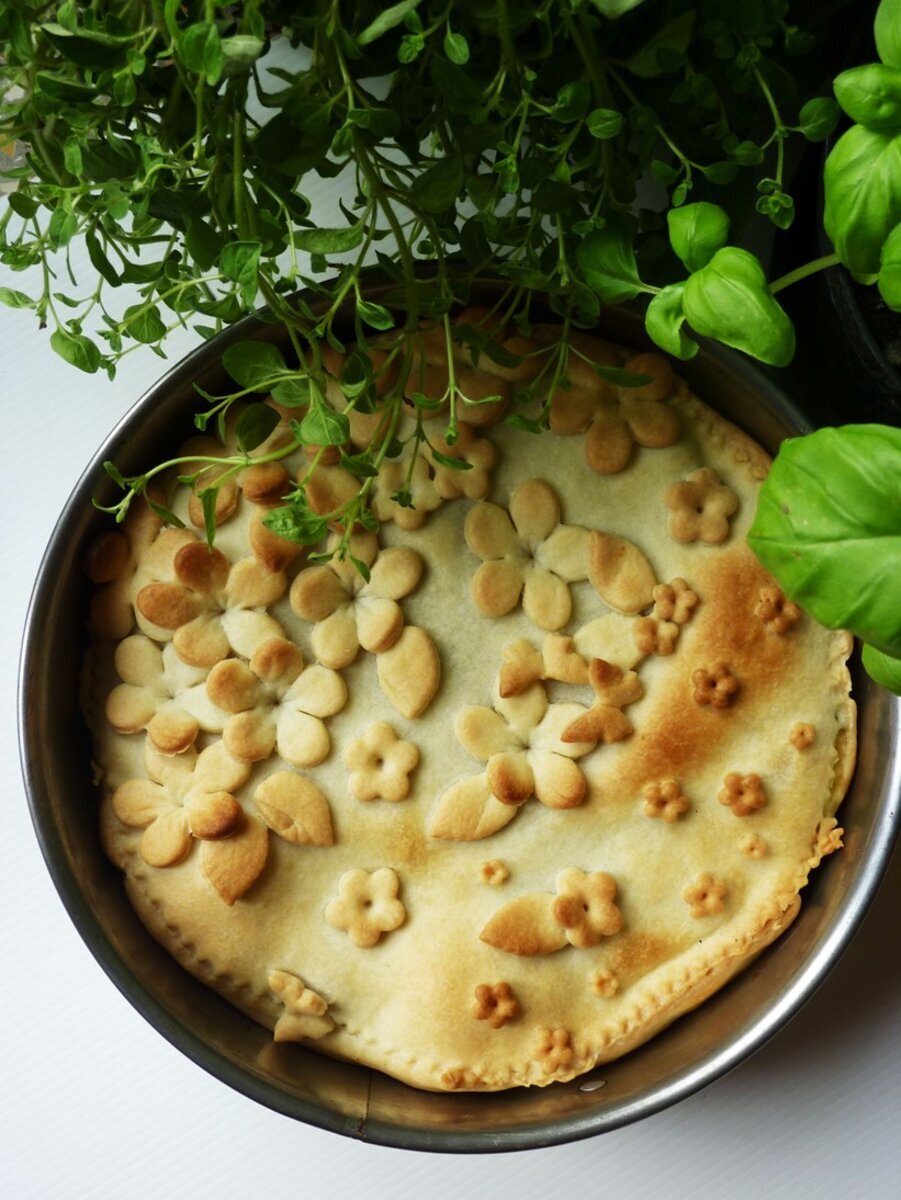 PASQUALINA, THE TRADITIONAL ITALIAN SAVORY EASTER PIE