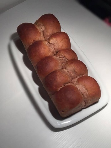 BÁNH MÌ HOA CÚC CACAO NHÂN MỨT